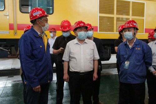 襄阳市副市长李德璋一行莅临安博网页版重工开展工业企业调研工作
