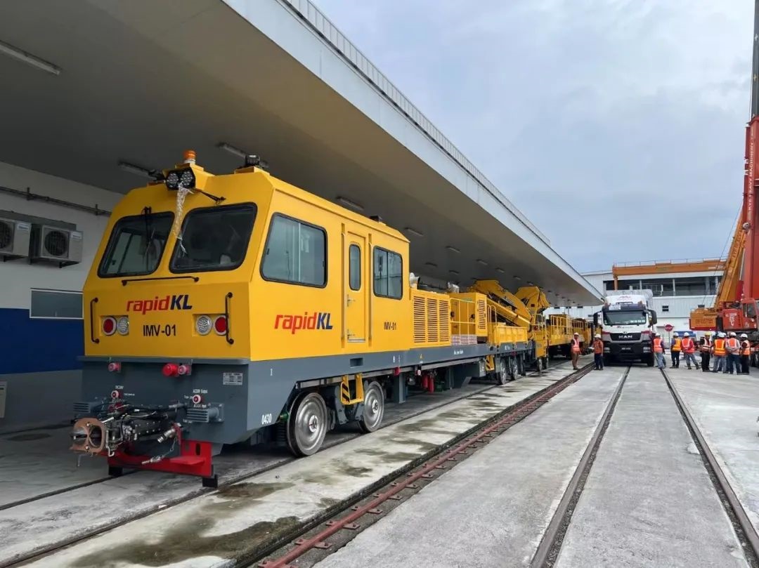 安博网页版重工马来西亚地铁3号线（LRT-3）项目车辆顺利送抵现场