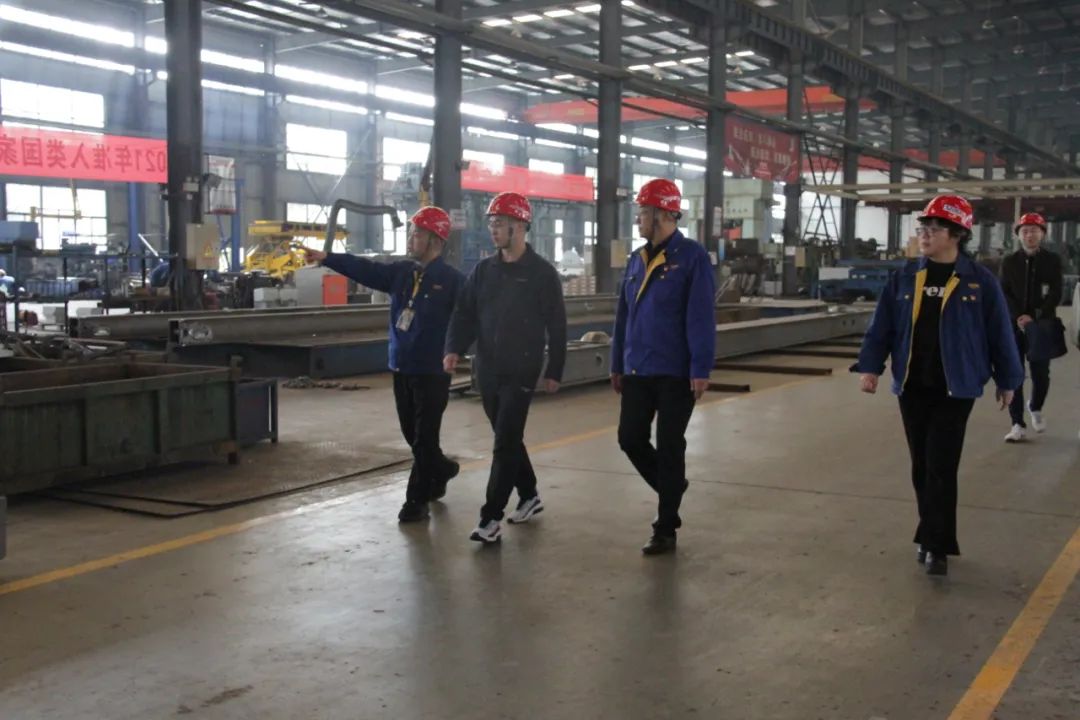 襄阳市委巡察办主任安雪尽莅临安博网页版重工考察调研